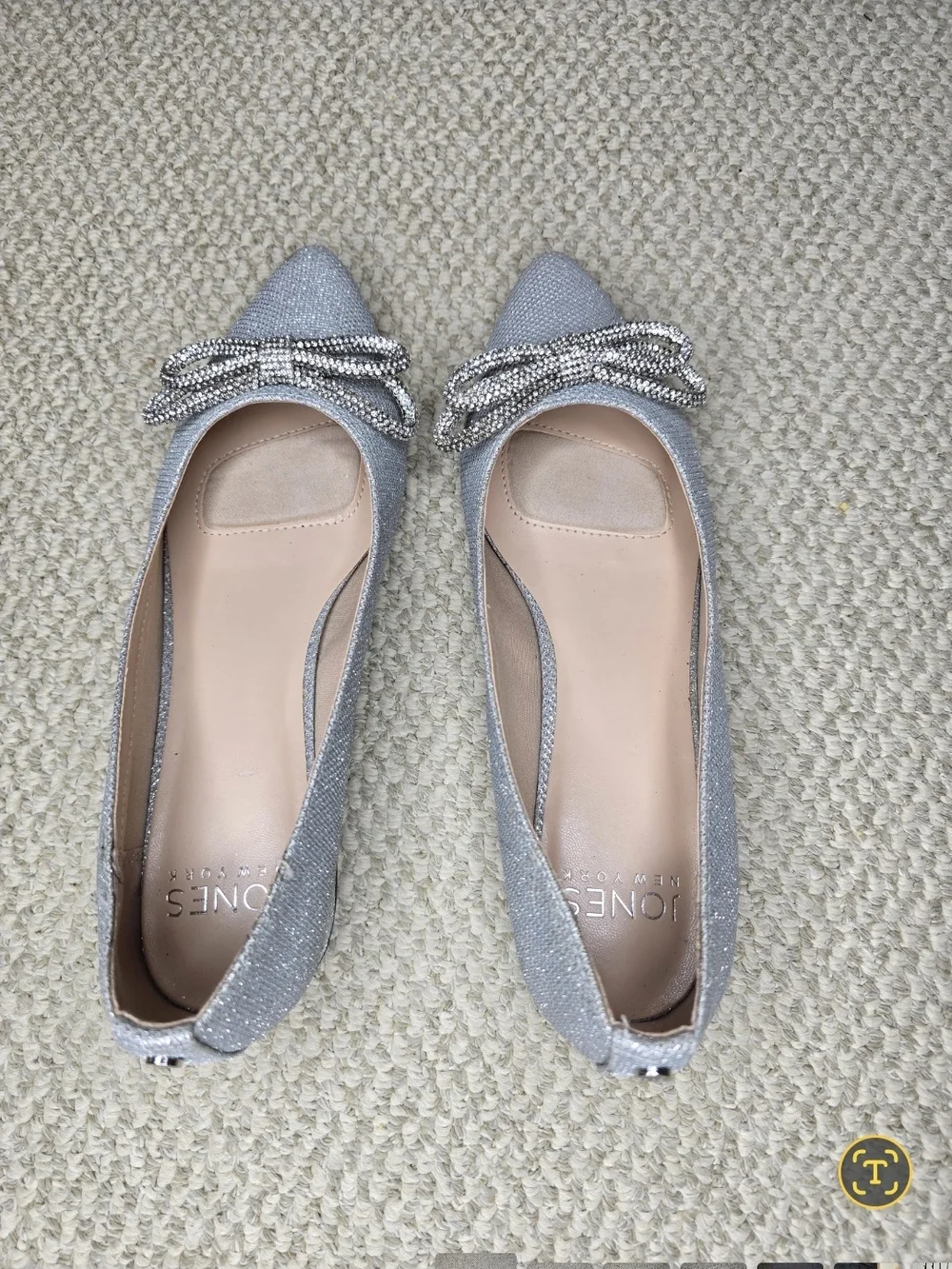Jones New York Quinnie Sparkling Silver Pointed Toe Flats with Bow 8.5